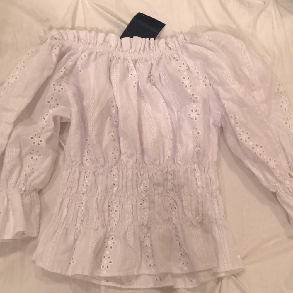 Brandy Melville White Flower Cut Out Cropped Top - Picture 2 of 3